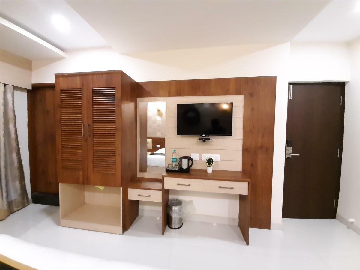 Liza Regency Hotel Ченай Екстериор снимка