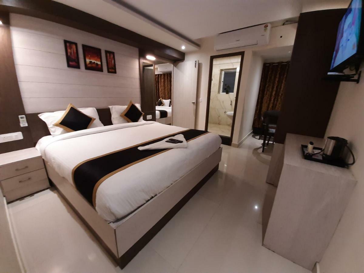 Liza Regency Hotel Ченай Екстериор снимка